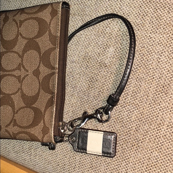 Authentic Coach wristlet - Picture 4 of 5